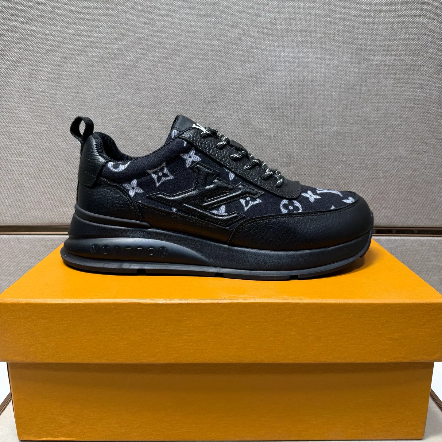 ⬛️Men's shoes 💰p442【LV～】Men's casual shoes 2025z cabinet sales simultaneously 🔶Size: 38-44#️⃣ 🔷3 colors🔜The upper is made of multi-material splicing➕Mesh lining, comfortable and breathable, sole: original comfortable and wear-resistant outsole, ⚠️real thing📱photographed🎬real thing is better📢📢📢